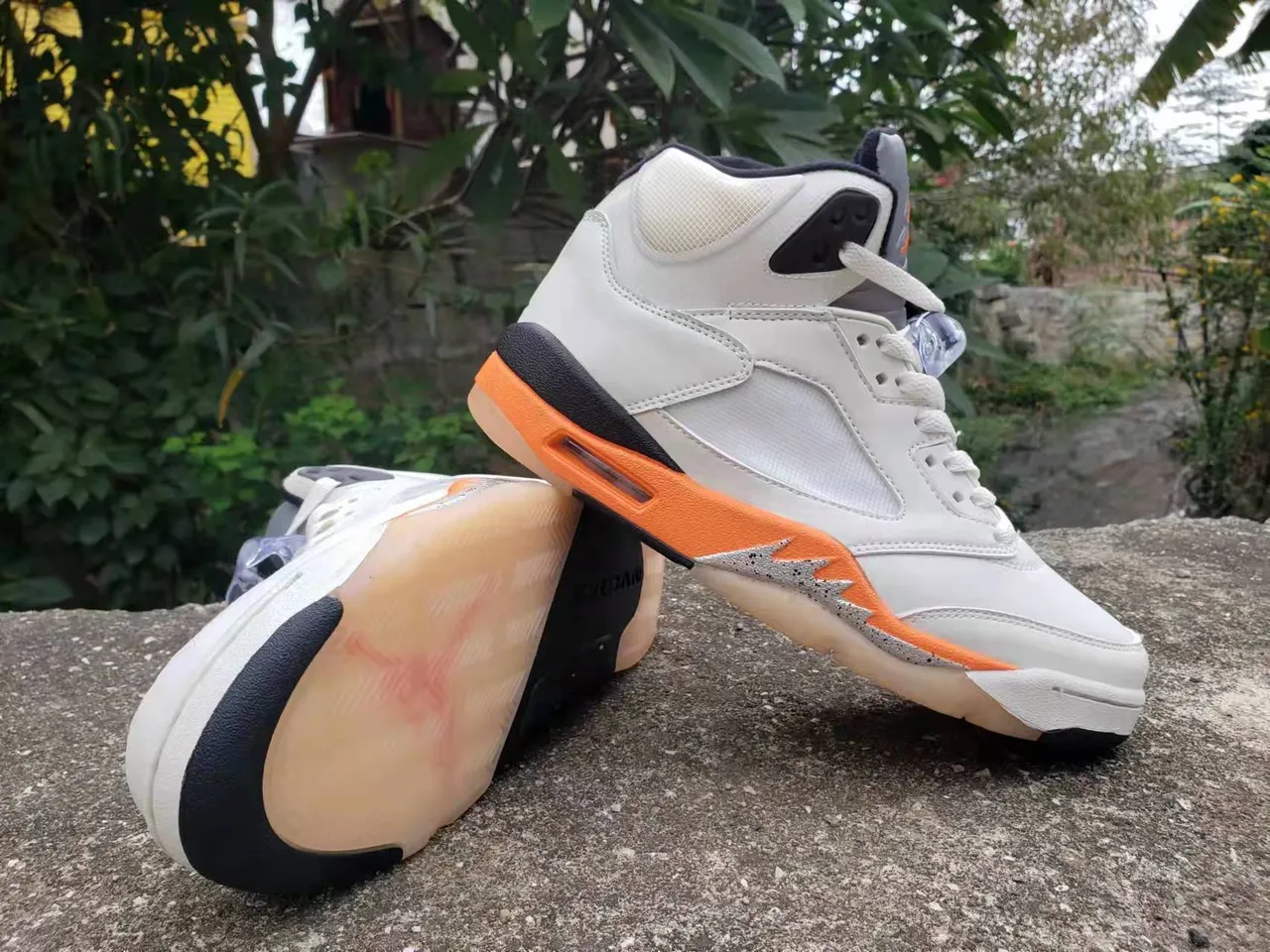 Zapatillas de baloncesto Air Jordan 5 blanco naranja negro 2
