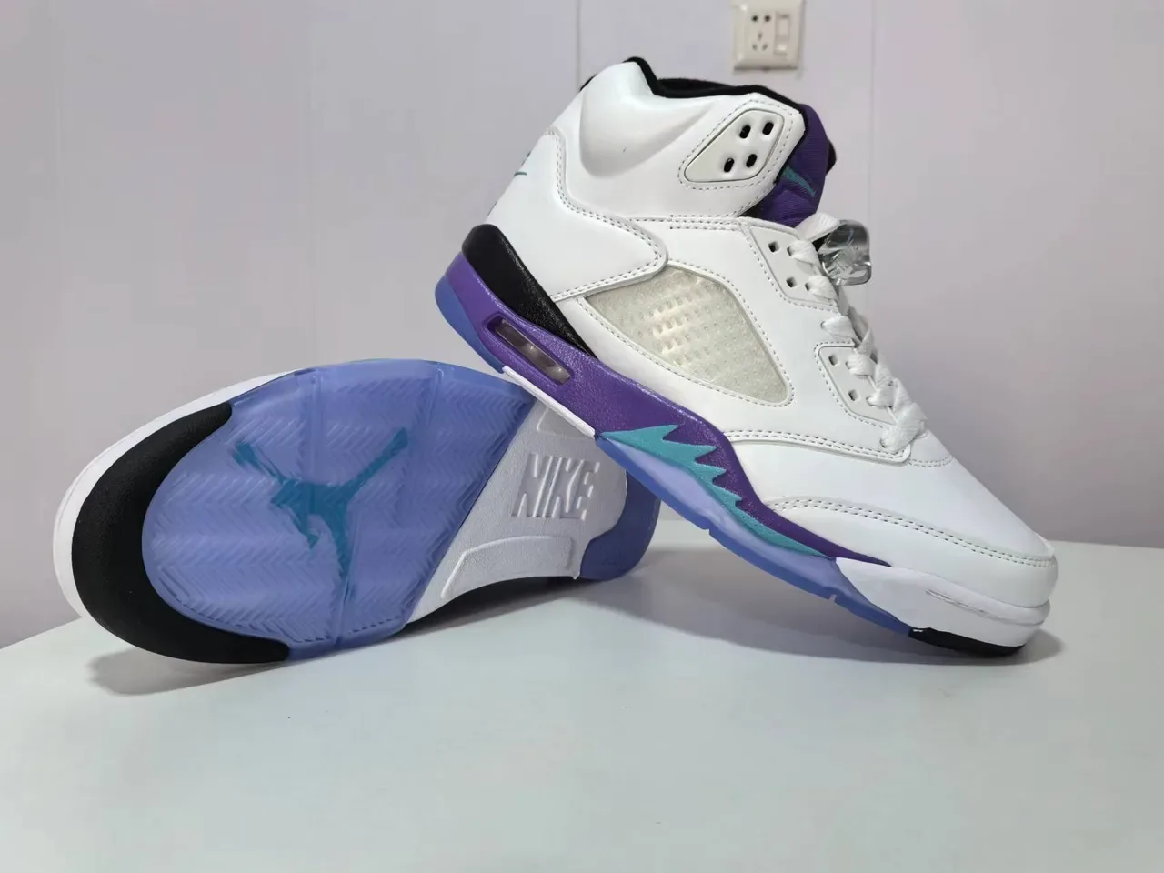 Air Jordan 5 Branco Roxo Turquesa Tênis de Basquete 4