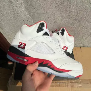 Tênis de basquete Air Jordan 5 branco vermelho preto