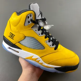 Tênis de basquete Air Jordan 5 amarelo preto branco