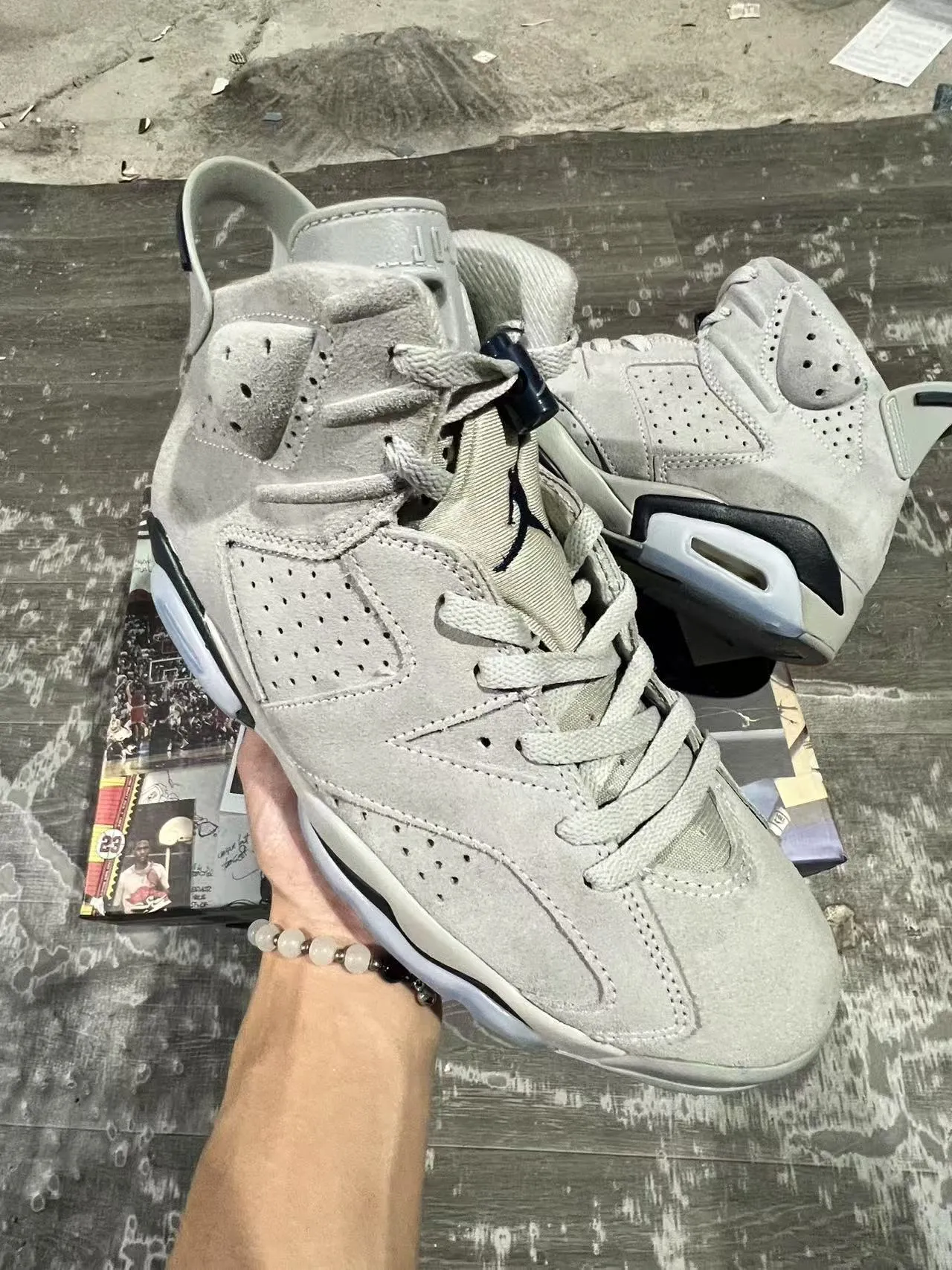 Air Jordan 6 浅灰色麂皮黑白篮球鞋 5