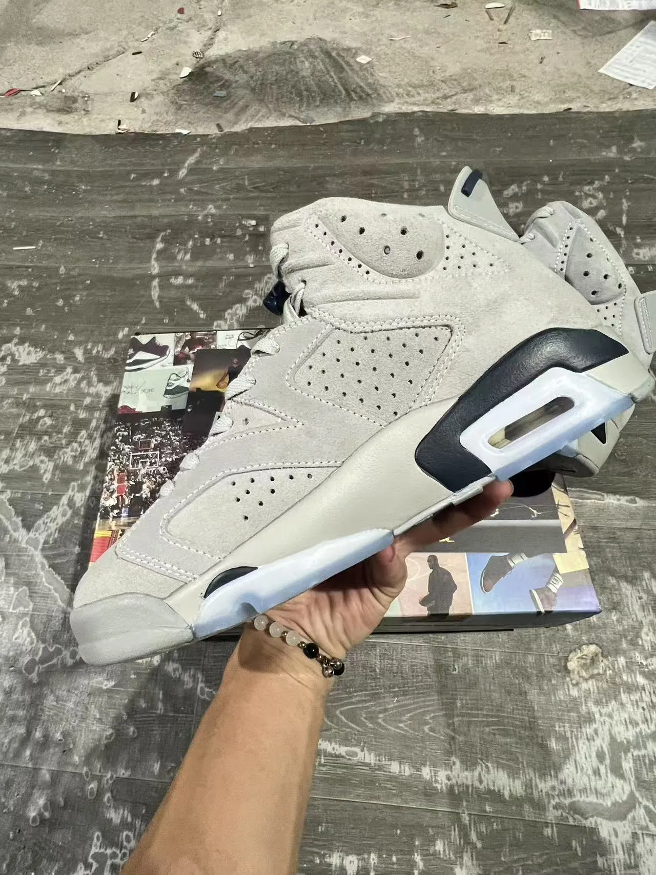Air Jordan 6 浅灰色麂皮黑白篮球鞋 8