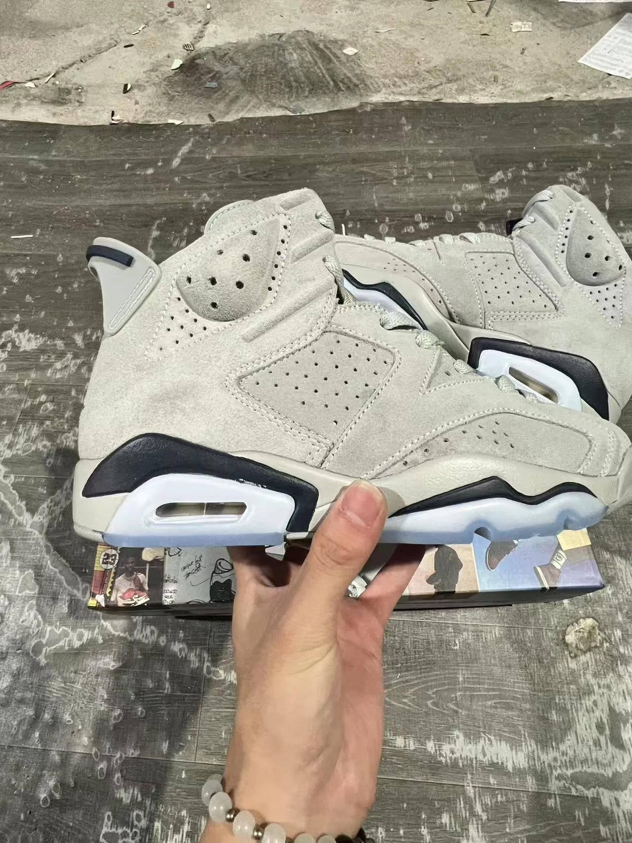 Air Jordan 6 浅灰色麂皮黑白篮球鞋 10