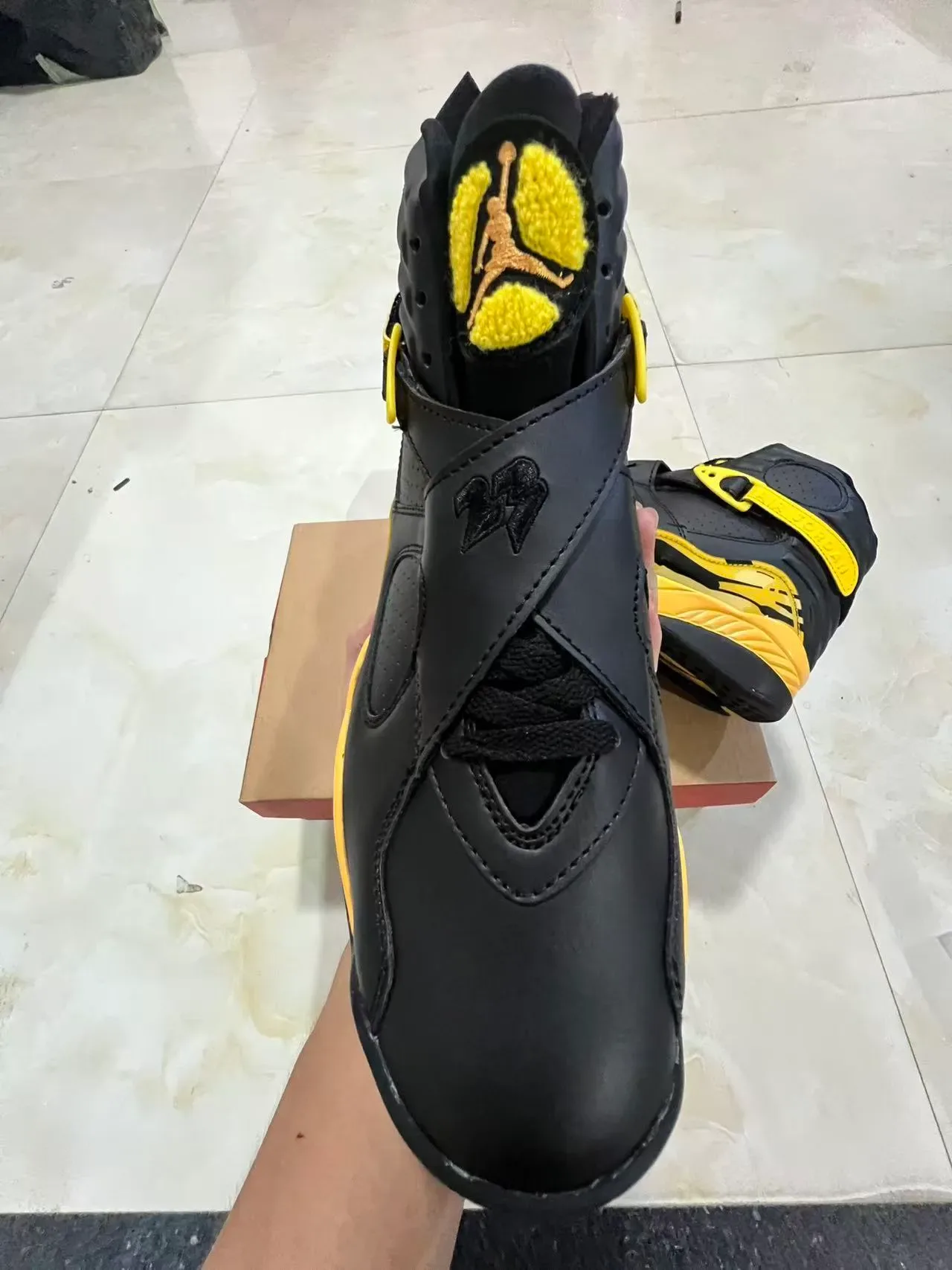 Air Jordan 8 Preto Amarelo Tênis de Basquete 3
