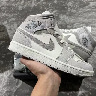 Zapatillas de baloncesto de caña alta Air Jordan en mezcla de gamuza y cuero gris y blanco