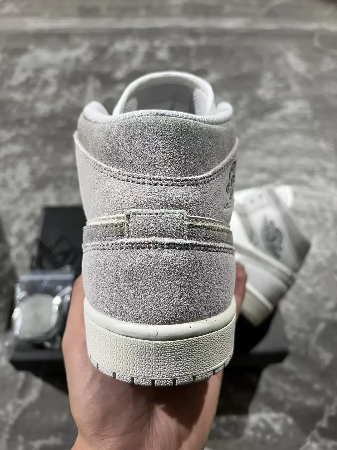 Zapatillas de baloncesto de caña alta Air Jordan en mezcla de gamuza y cuero gris y blanco 8