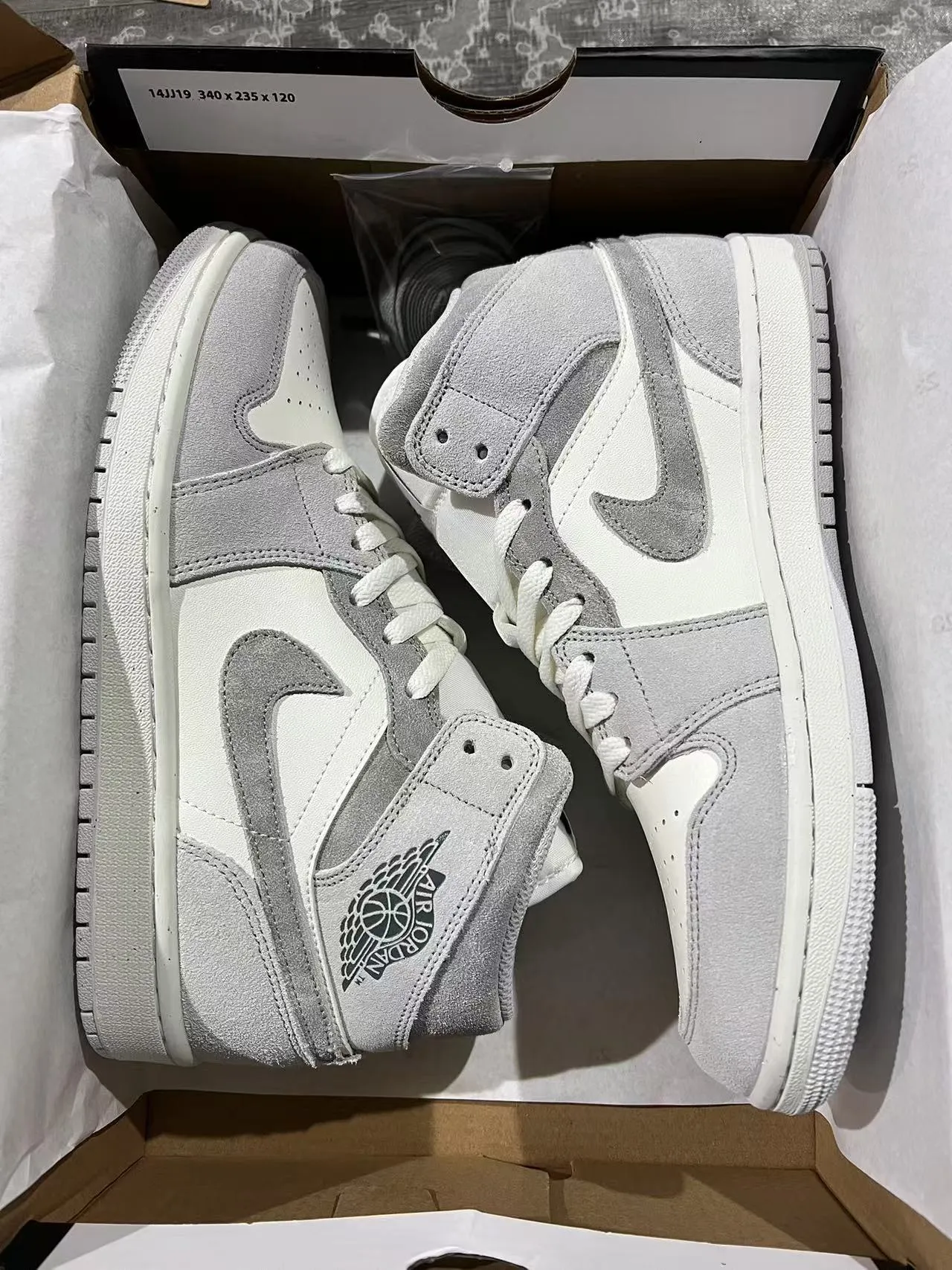 Zapatillas de baloncesto de caña alta Air Jordan en mezcla de gamuza y cuero gris y blanco 9