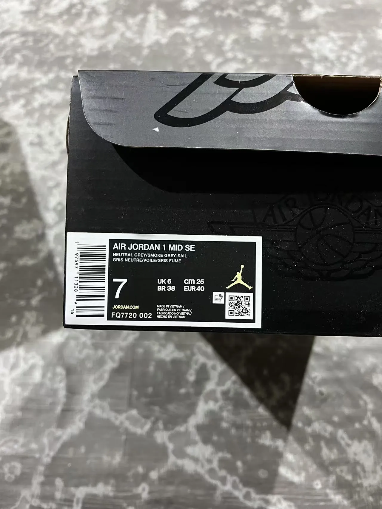 Zapatillas de baloncesto de caña alta Air Jordan en mezcla de gamuza y cuero gris y blanco 10