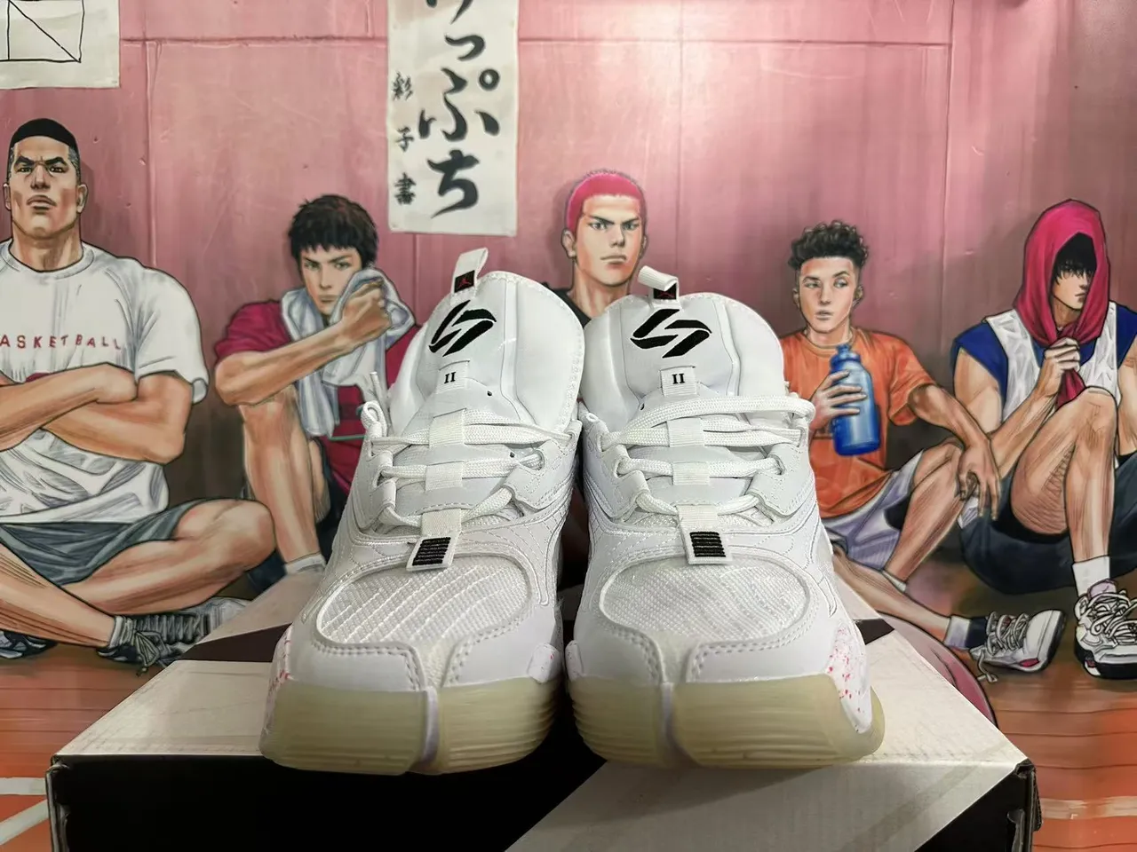 Tênis de basquete de cano alto Air Jordan branco e rosa salpicado 3