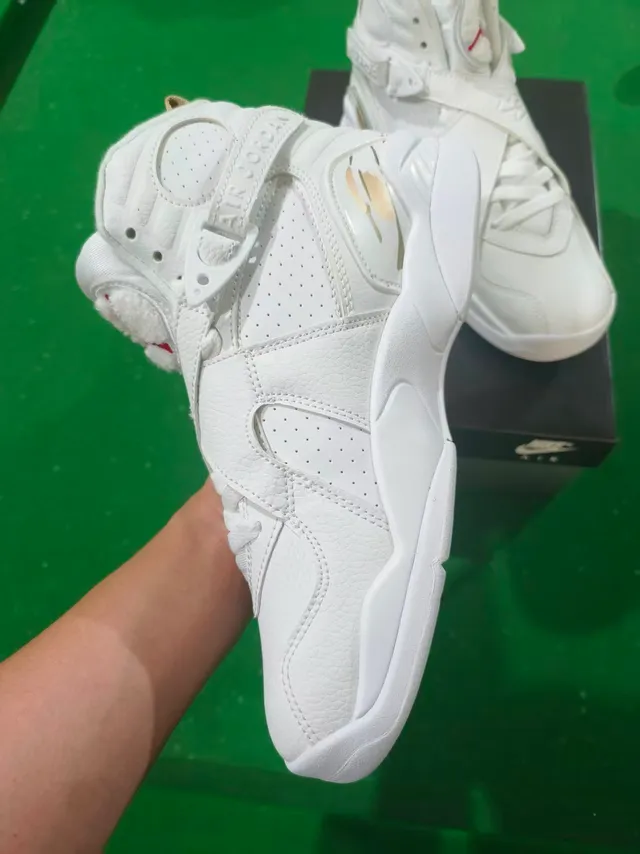 حذاء كرة السلة Air Jordan ذو رقبة عالية وجزء علوي من الجلد باللونين الأبيض والأحمر 4