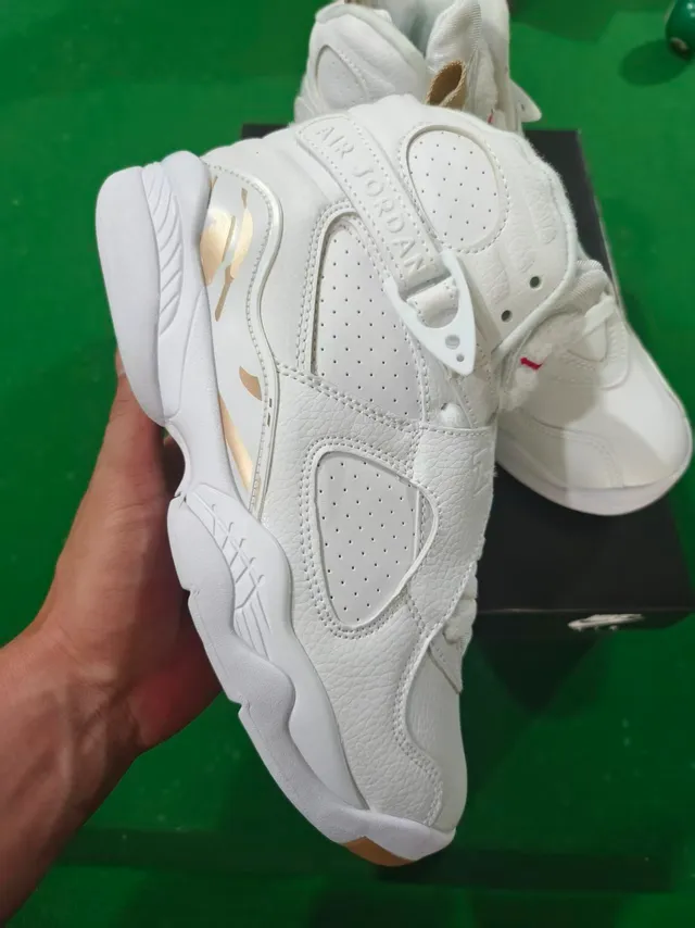 حذاء كرة السلة Air Jordan ذو رقبة عالية وجزء علوي من الجلد باللونين الأبيض والأحمر 5