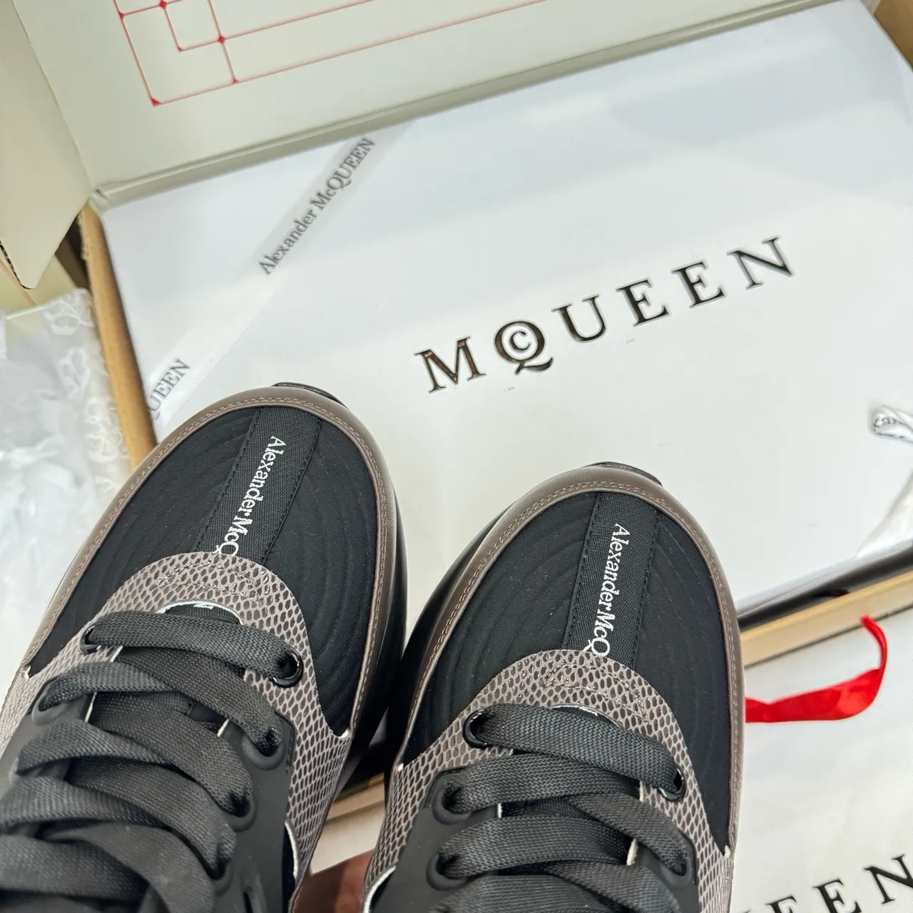 Alexander McQueen 黑色 棕色 超大 平台 鞋底 斑马纹 头层小牛皮 面板 粗厚 运动鞋 4