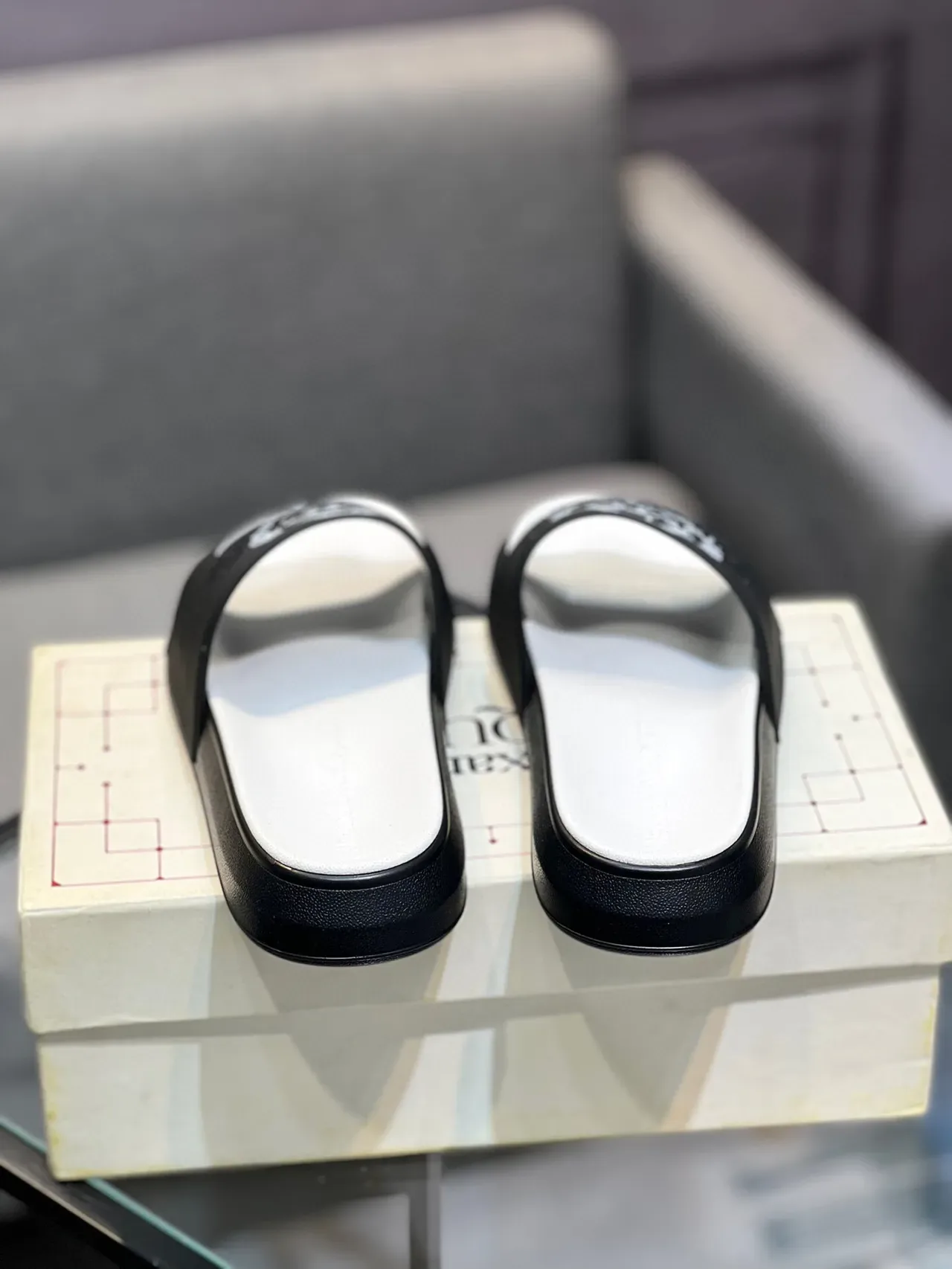 Alexander McQueen Logo-Print Black and White Slide Slippers 8