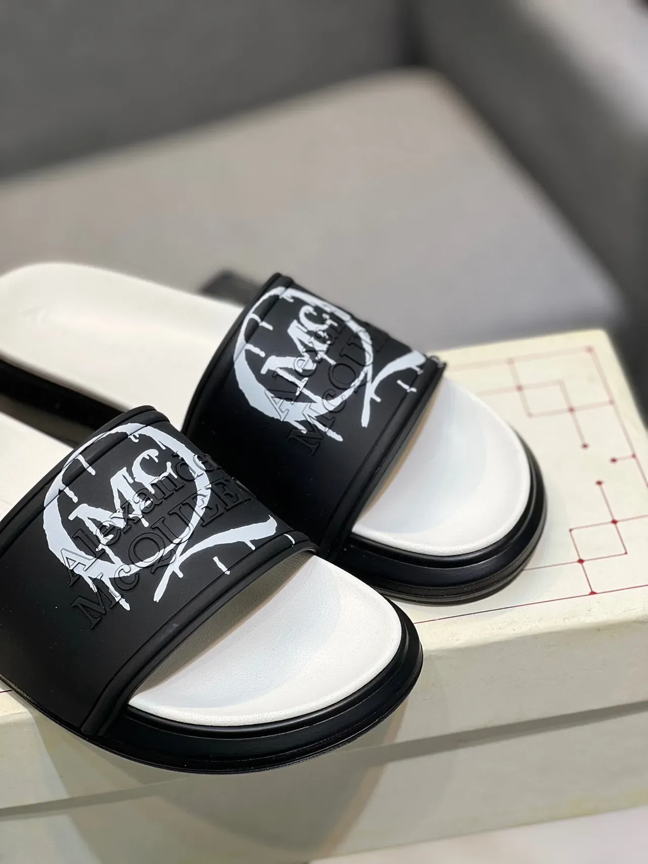 Alexander McQueen Logo-Print Black and White Slide Slippers 9