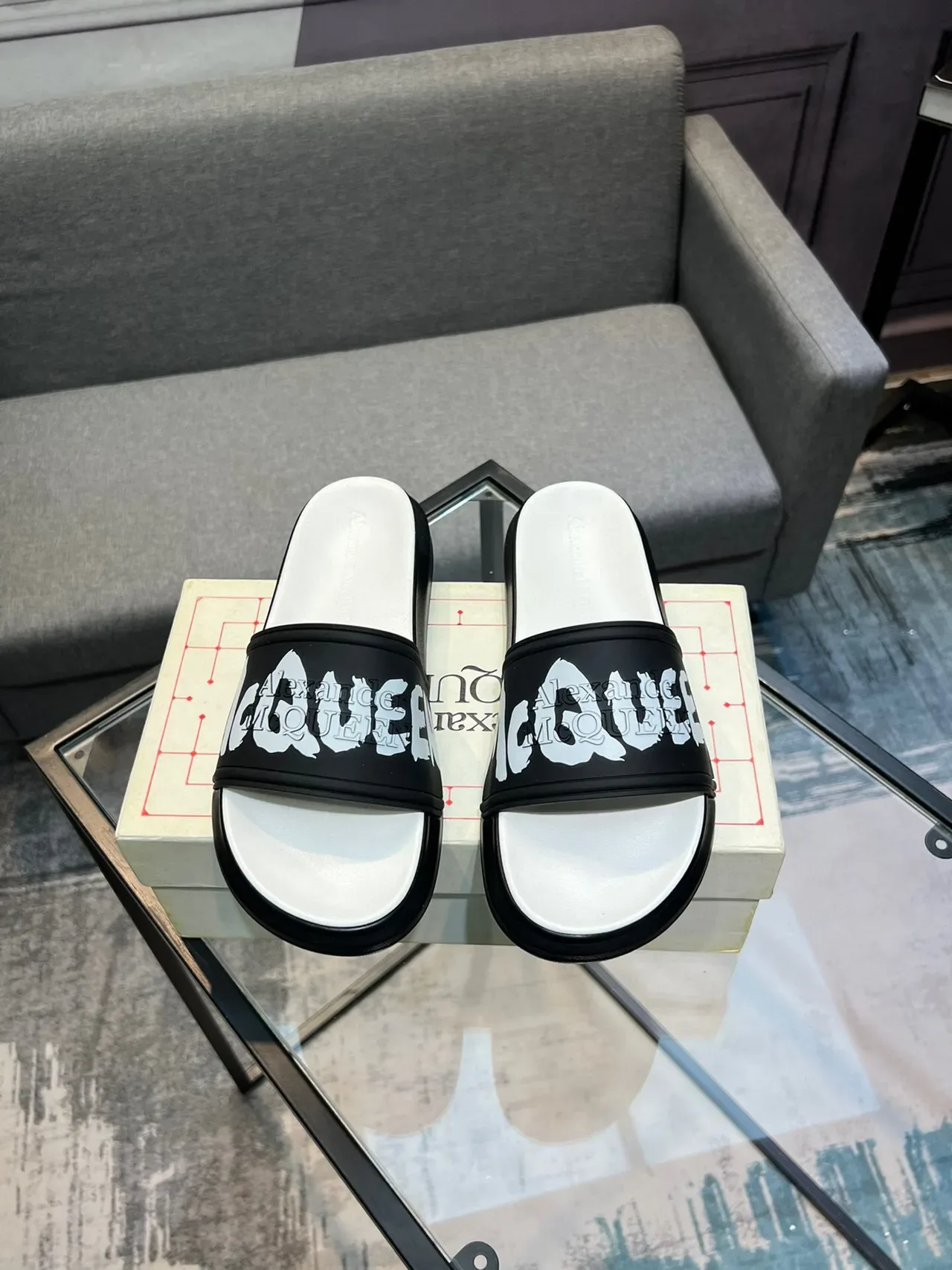 Alexander McQueen Logo Slide काला सफेद पट्टी प्लेटफॉर्म सोल स्लिपर्स 2