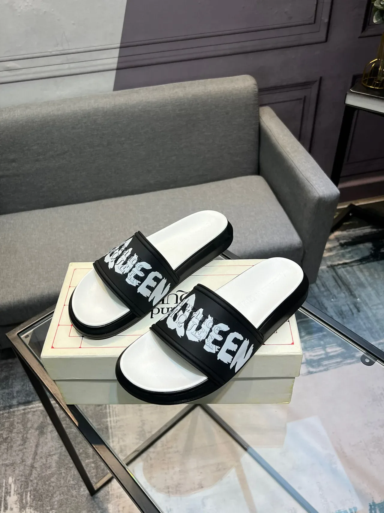 Alexander McQueen Logo Slide काला सफेद पट्टी प्लेटफॉर्म सोल स्लिपर्स 3