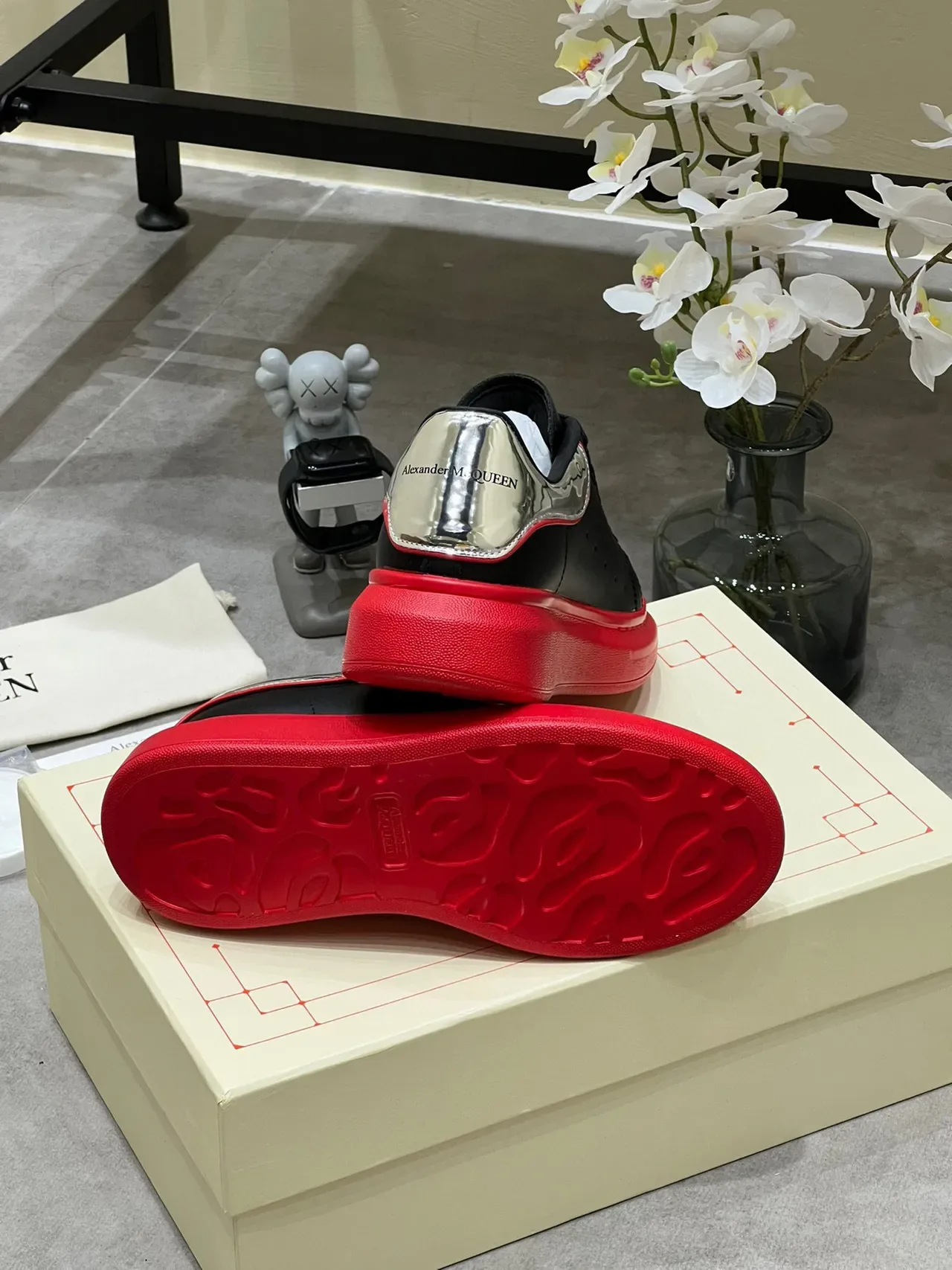 Alexander McQueen zapatillas oversized negro plateado rojo lifestyle sneakers 3