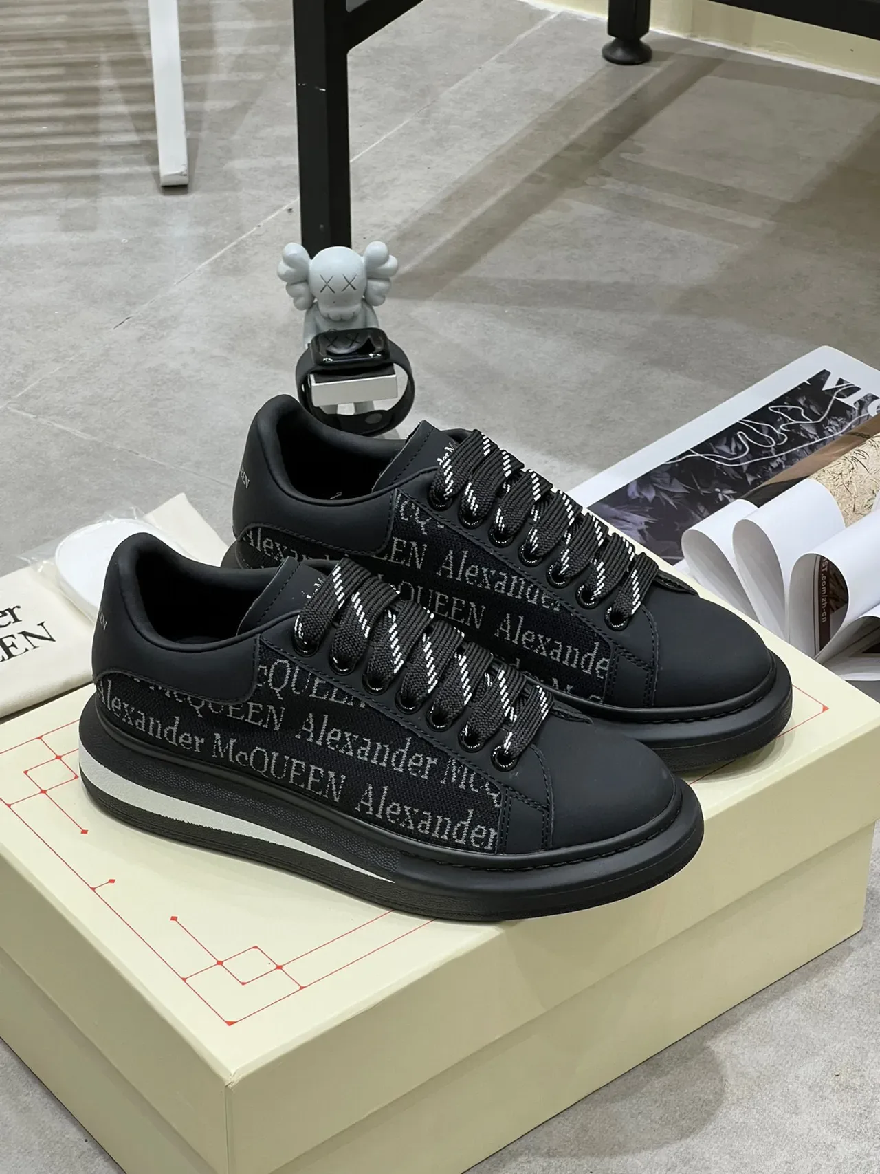 Alexander McQueen Oversized Sneaker 黑色白色 轮廓 品牌纺织侧面板 生活方式运动鞋 9