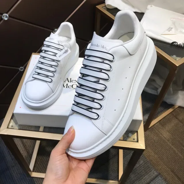 Alexander McQueen Oversized 白色黑色鞋底 弹力带系带 生活方式运动鞋 3