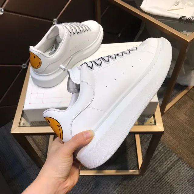 Alexander McQueen Oversized 白色黑色鞋底 弹力带系带 生活方式运动鞋 5