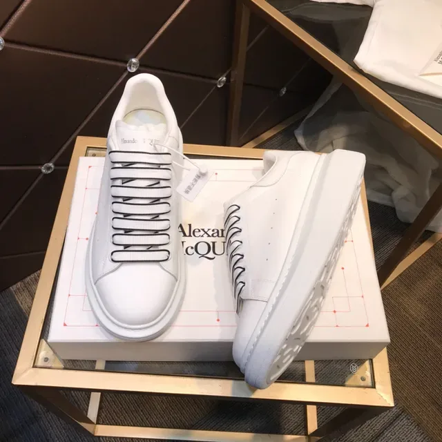 Alexander McQueen Oversized 白色黑色鞋底 弹力带系带 生活方式运动鞋 8