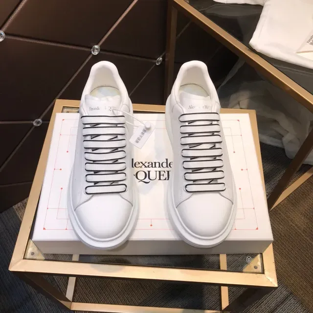 Alexander McQueen Oversized 白色黑色鞋底 弹力带系带 生活方式运动鞋 9