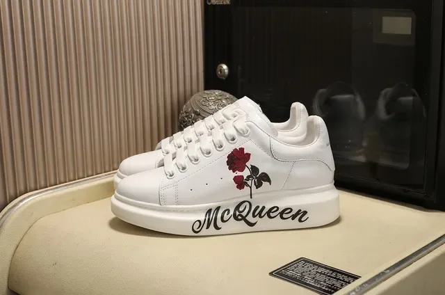Alexander McQueen 白色绣花玫瑰 宽松生活方式运动鞋 9