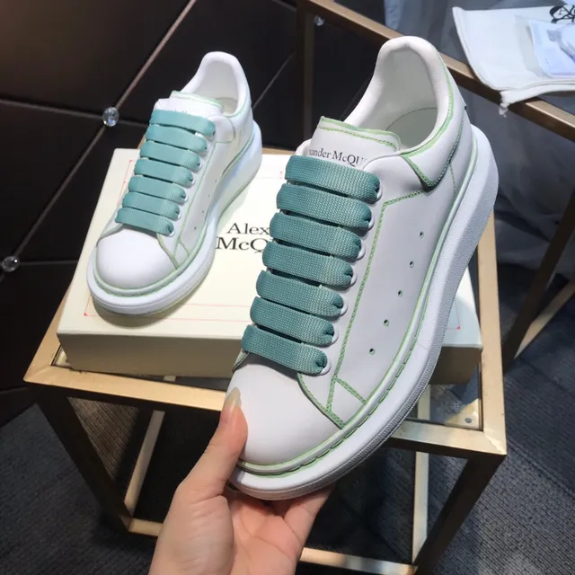 Alexander McQueen 超大运动鞋 白色绿色 平台鞋底 无鞋带 拉链式穿脱 生活方式运动鞋 2