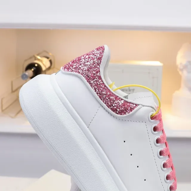 Alexander McQueen Sneakers oversize blanches roses semelle plateforme cuir lisse dessus sneakers lifestyle 2