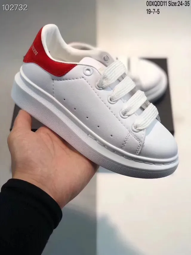 Alexander McQueen حذاء oversized أبيض وأحمر كعب منصة صناديق أصابع مثقوبة sneakers lifestyle 3