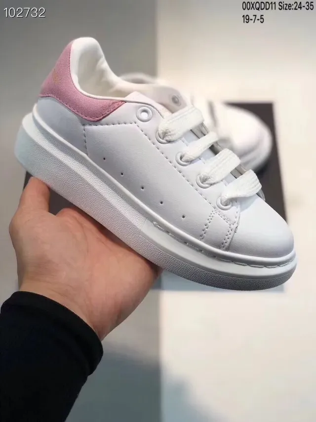 Alexander McQueen حذاء oversized أبيض وأحمر كعب منصة صناديق أصابع مثقوبة sneakers lifestyle 5