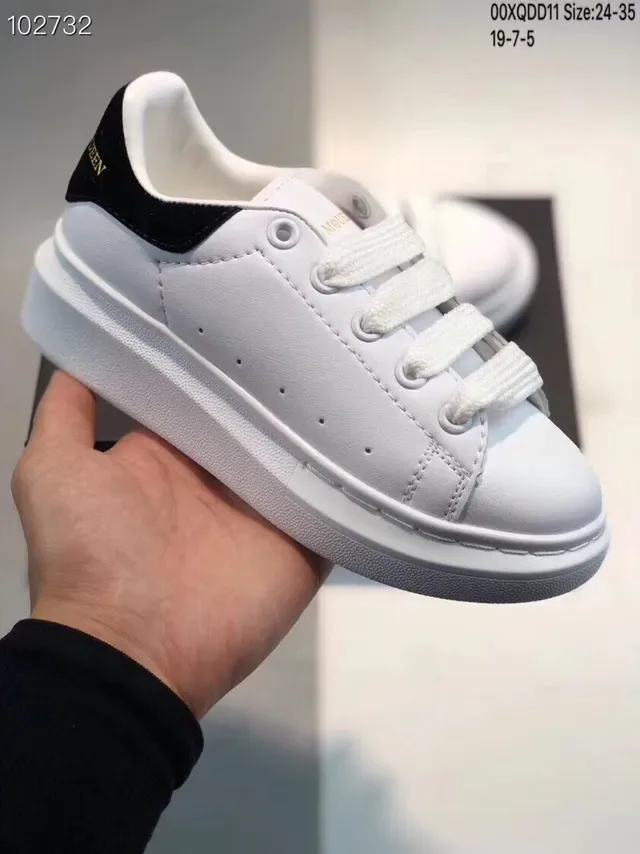 Alexander McQueen حذاء oversized أبيض وأحمر كعب منصة صناديق أصابع مثقوبة sneakers lifestyle 6