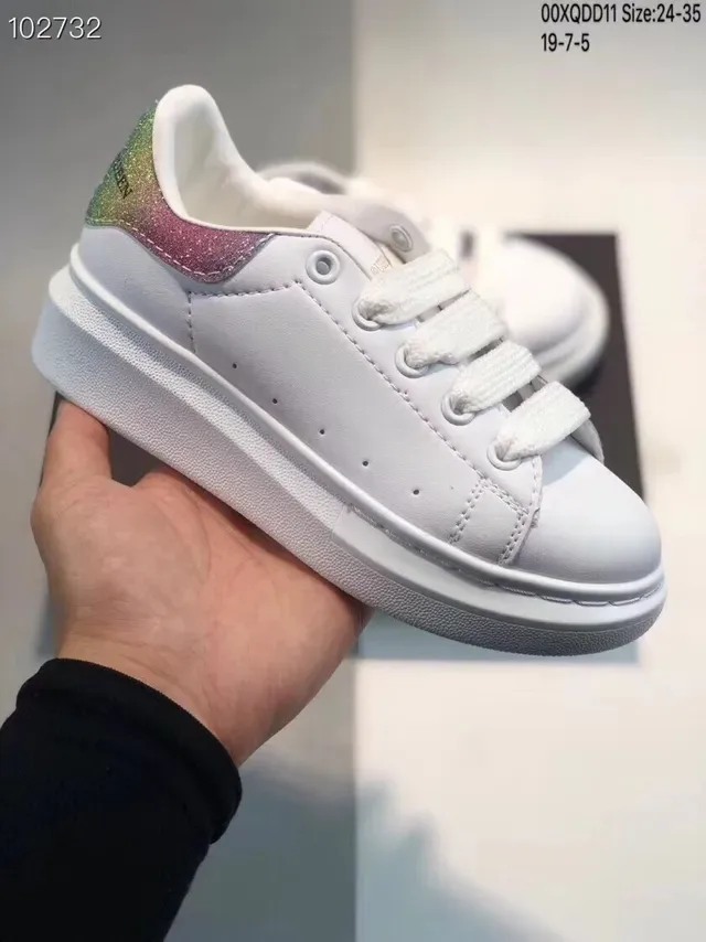 Alexander McQueen حذاء oversized أبيض وأحمر كعب منصة صناديق أصابع مثقوبة sneakers lifestyle 7