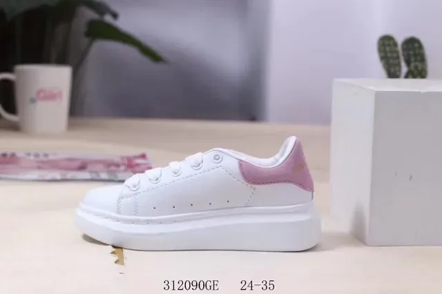 Alexander McQueen حذاء oversized أبيض وأحمر كعب منصة صناديق أصابع مثقوبة sneakers lifestyle 12