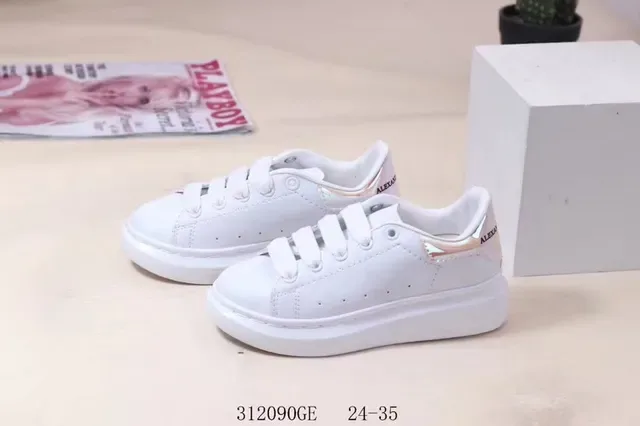 Alexander McQueen حذاء oversized أبيض وأحمر كعب منصة صناديق أصابع مثقوبة sneakers lifestyle 17