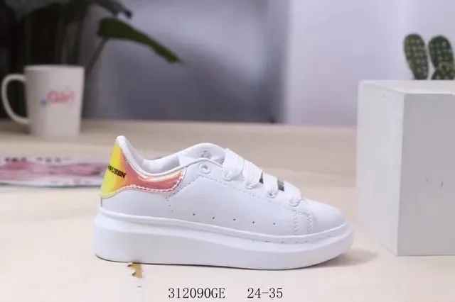 Alexander McQueen حذاء oversized أبيض وأحمر كعب منصة صناديق أصابع مثقوبة sneakers lifestyle 18