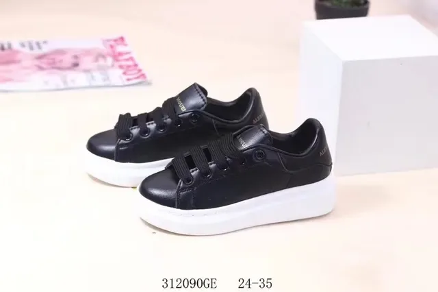 Alexander McQueen حذاء oversized أبيض وأحمر كعب منصة صناديق أصابع مثقوبة sneakers lifestyle 22