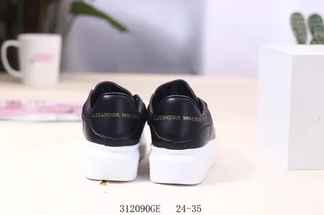 Alexander McQueen حذاء oversized أبيض وأحمر كعب منصة صناديق أصابع مثقوبة sneakers lifestyle 24