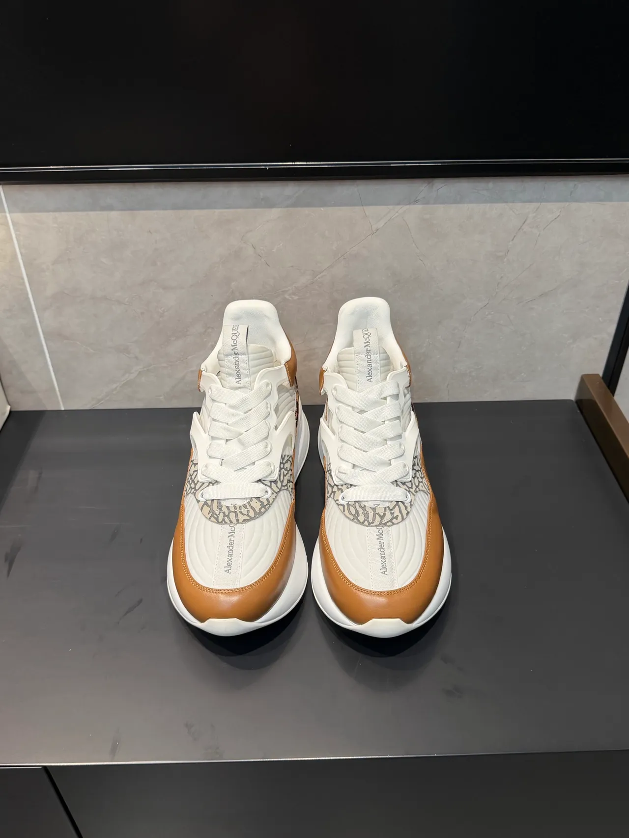 Alexander McQueen 超大白色棕色牛皮厚底运动鞋 2