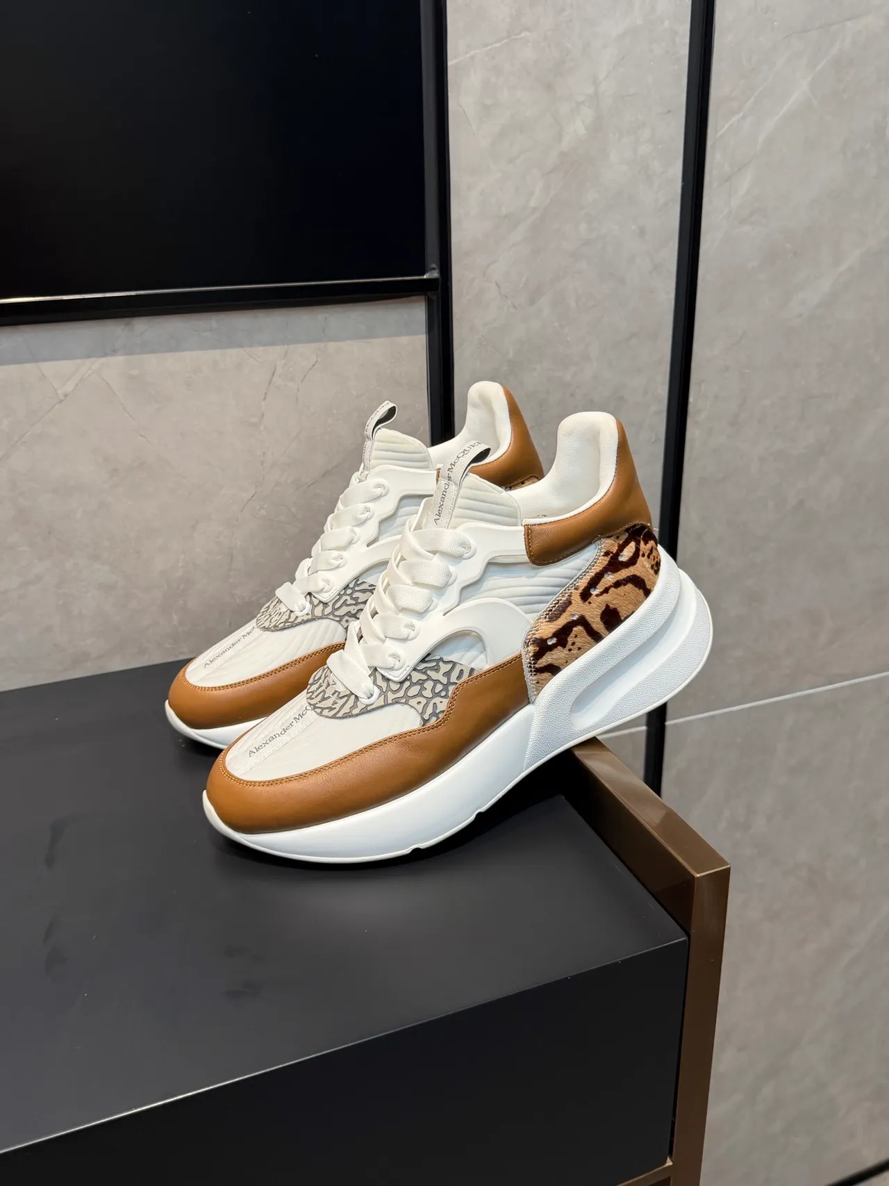 Alexander McQueen 超大白色棕色牛皮厚底运动鞋 4