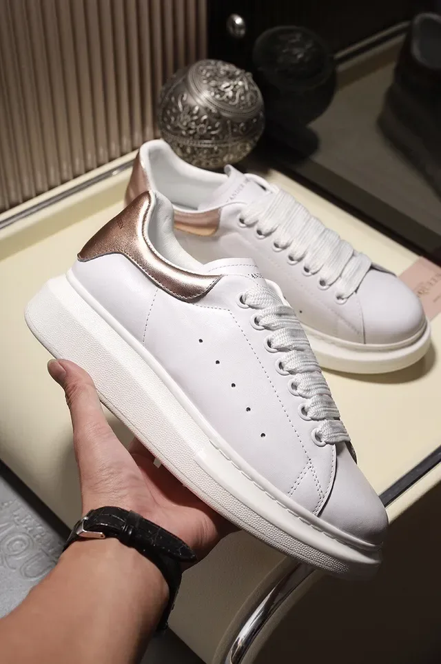 Alexander McQueen सफेद भूरा लो-टॉप चमड़ा ऊपरी भाग जीवनशैली स्नीकर 6