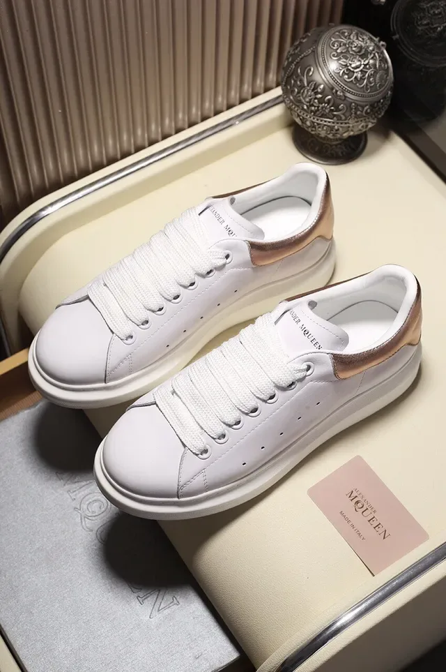Alexander McQueen सफेद भूरा लो-टॉप चमड़ा ऊपरी भाग जीवनशैली स्नीकर 8