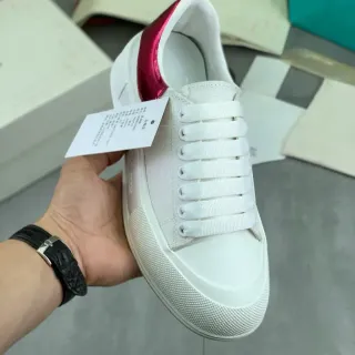 Alexander McQueen सफेद गुलाबी बड़ा सोल धातुकी हिल टैब लाइफस्टाइल स्नीकर
