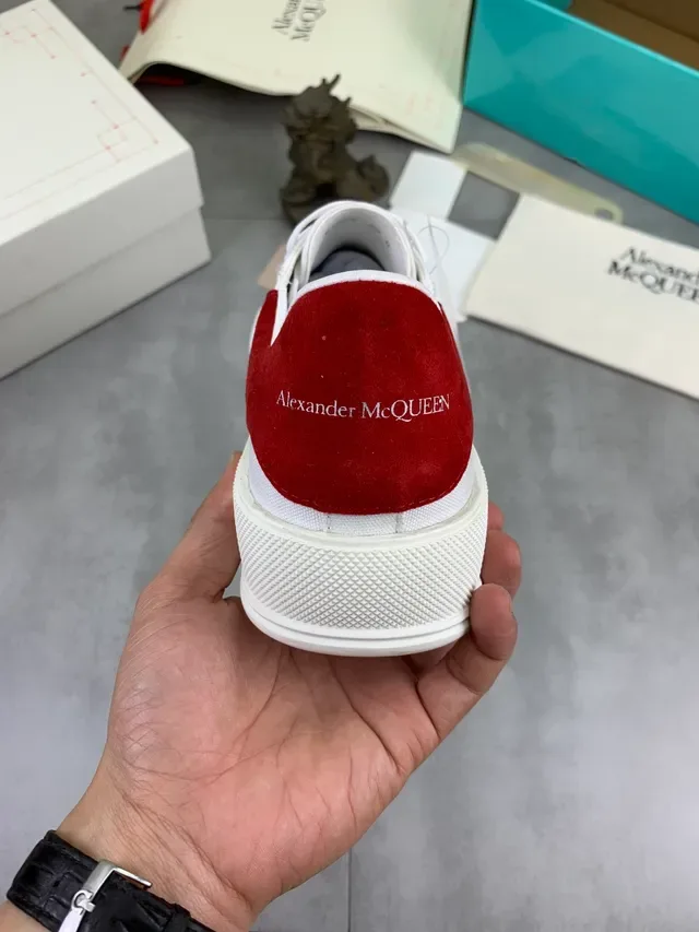 Alexander McQueen सफेद लाल Oversized Silhouette Textured Rubber Sole Lifestyle Sneakers 3