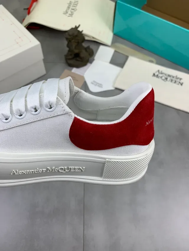 Alexander McQueen सफेद लाल Oversized Silhouette Textured Rubber Sole Lifestyle Sneakers 4