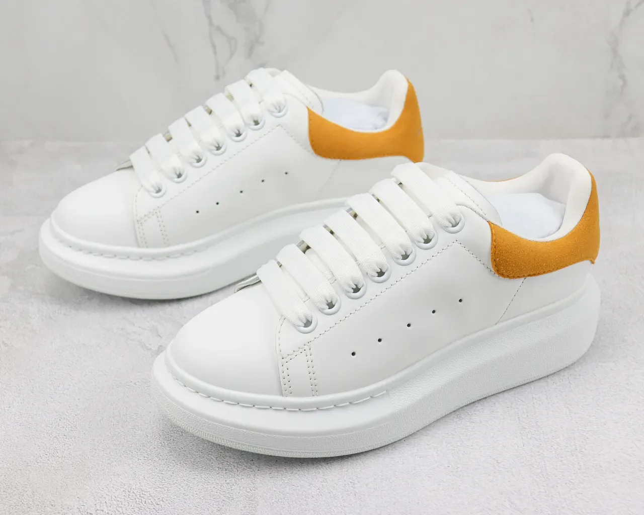 Alexander McQueen 白色黄色 超大鞋底 光滑皮革鞋面 生活方式运动鞋 4
