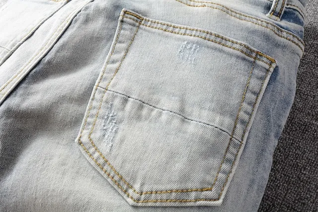 Amiri Calças Jeans Azuis e Brancas Desgastadas com Estampa Gráfica 9