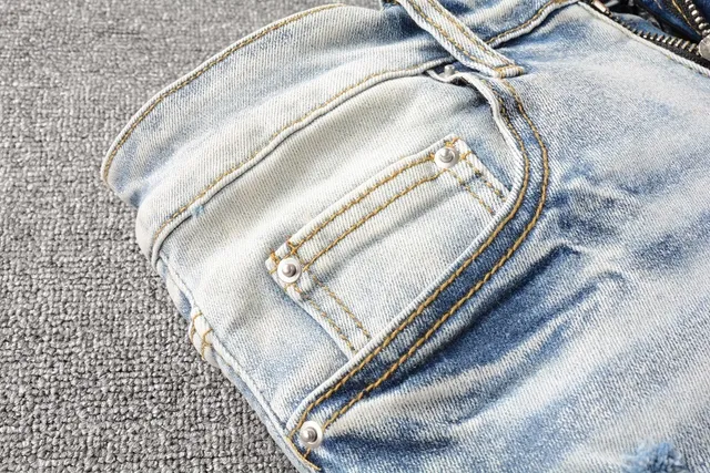 Amiri Calças Jeans Azuis e Brancas Desgastadas com Estampa Gráfica 13