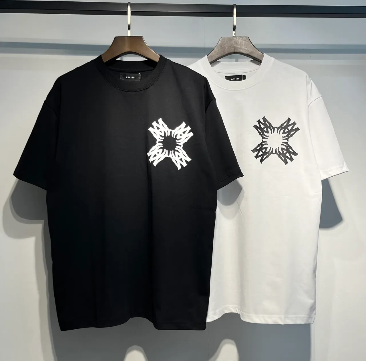 Camiseta Amiri Skel Top Negro y Blanco Cuello Redondo Corte Holgado 11