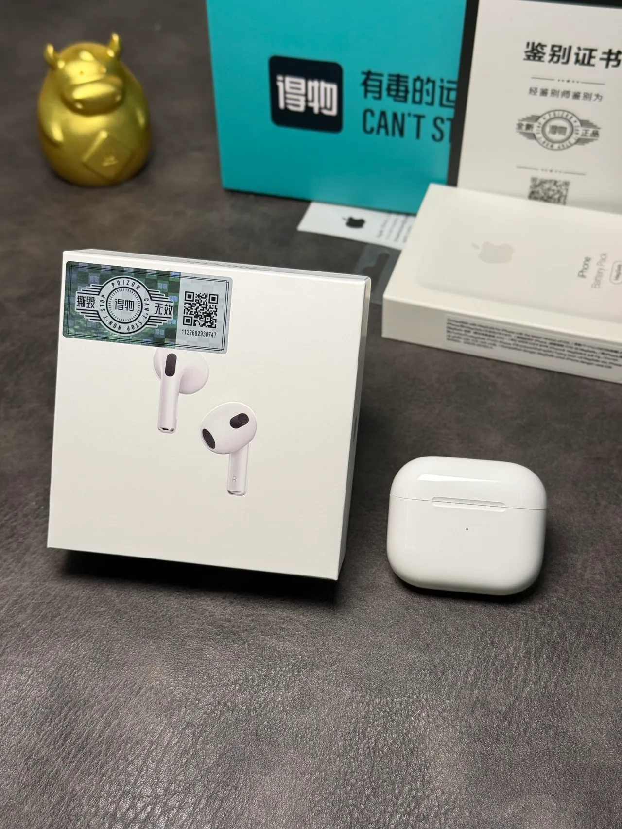 Apple AirPods सफेद काला स्टेम-स्टाइल मैट फिनिश TWS ईयरबड्स 7